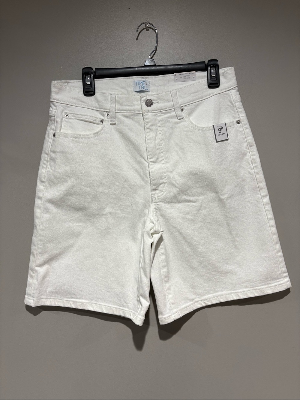 Time & Tru Women's Size 12 High Rise Denim Bermuda Shorts Vivid White NWT 9"